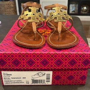 Tory Burch Chandler Flat Sandal. Tan/Gold. Size 10